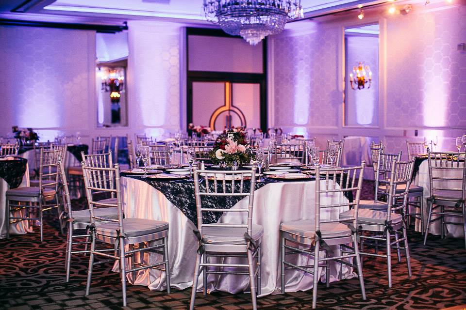 hills-hotel-up-lights